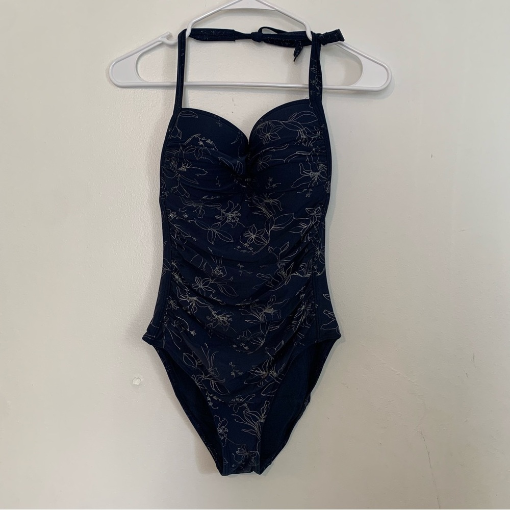 Niptuck fitted one piece - Picture 2 of 8